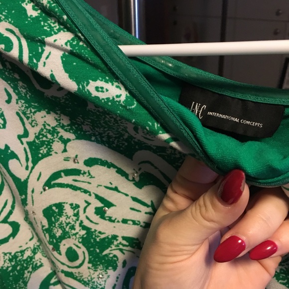 Off shoulder - Picture 3 of 5